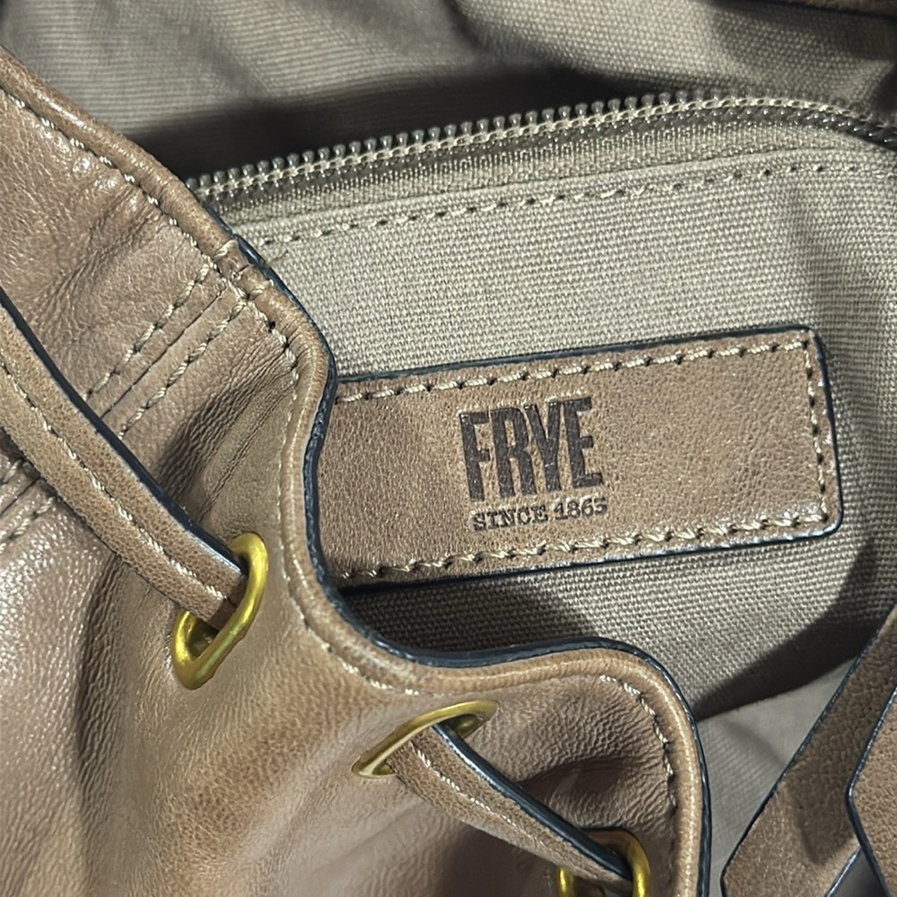 Frye Backpack Bucket Tan Leather Bag Gold Hardware Medium - Picture 10 of 14